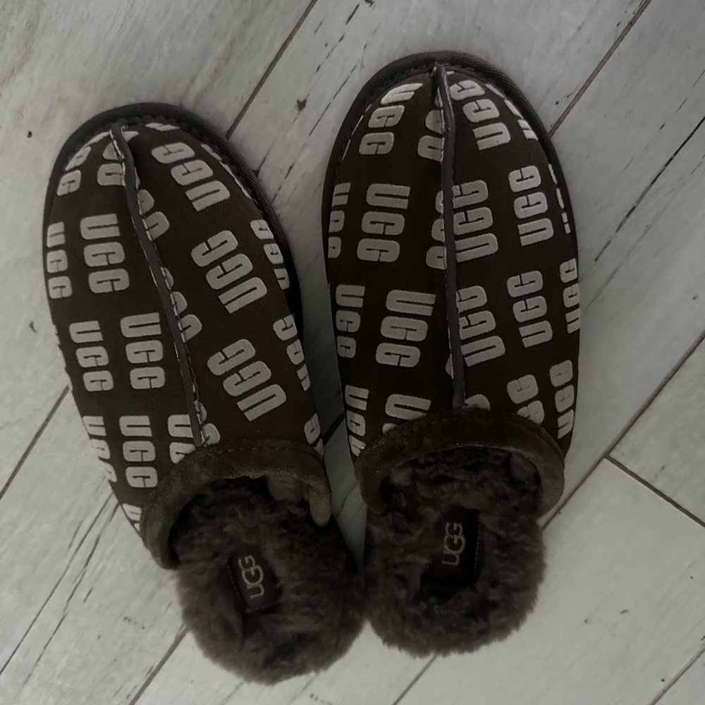 New UGG shoes size 8 and color multi